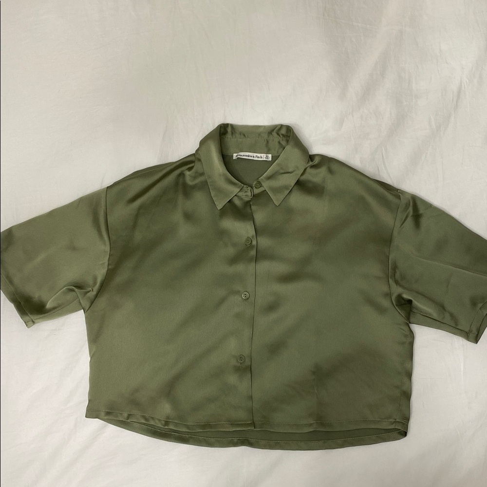 Abercrombie and Fitch 90s Cropped Boxy Satin Button-Up Shirt